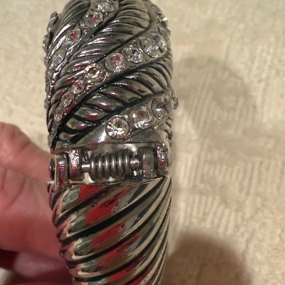 Cache stylish silver